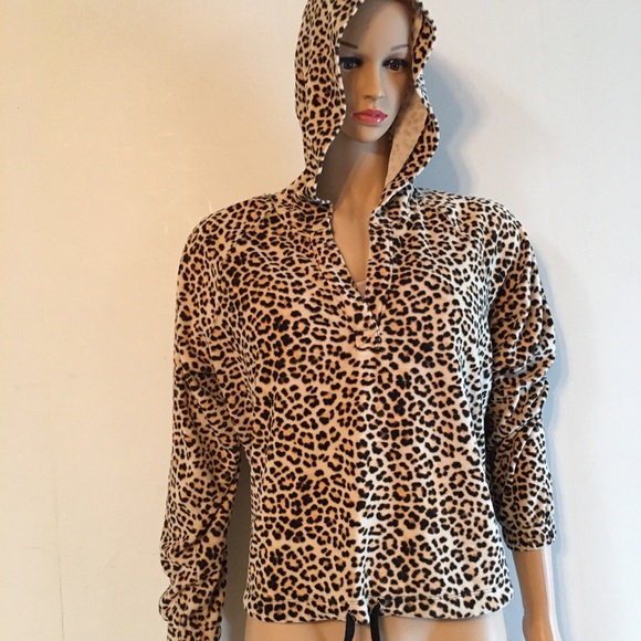 Jessica Simpson cropped v neck raglan sleeve hoodie. Soft cheetah print material - Picture 1 of 4